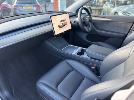 Tesla Model Y BASE 10