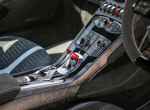 Lamborghini Huracan LP640-4 Performante 19