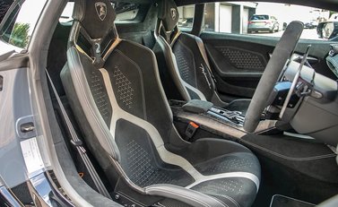 Lamborghini Huracan LP640-4 Performante 12