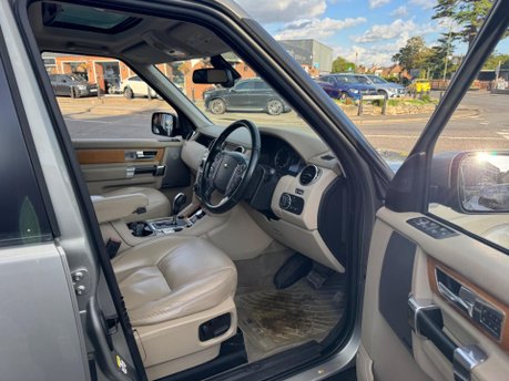 Land Rover Discovery 3.0 TD V6 HSE Auto 4WD Euro 4 5dr 32