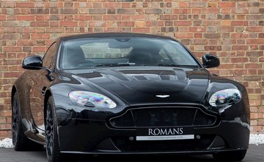 Aston Martin V12 Vantage S 1