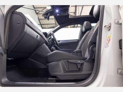 Volkswagen Tiguan 1.5 TSI EVO R-Line Tech DSG Euro 6 (s/s) 5dr 53