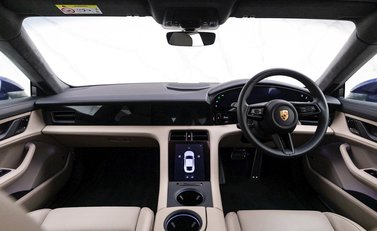 Porsche Taycan TURBO 16