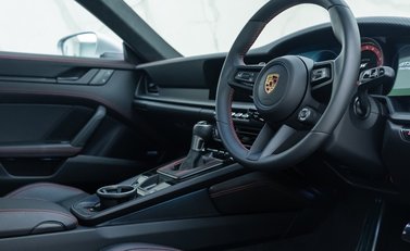 Porsche 911 GT3 TOURING (992) 10