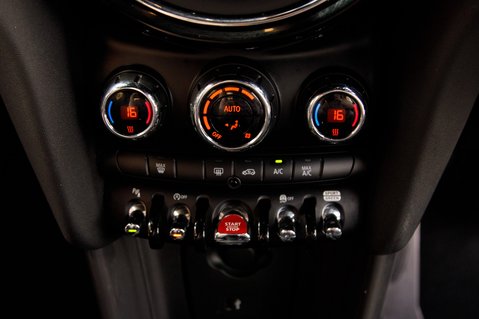 Mini Hatch COOPER 29