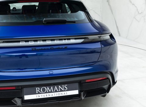 Porsche Taycan Turbo S Cross Turismo 26