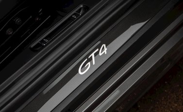 Porsche Cayman GT4 21