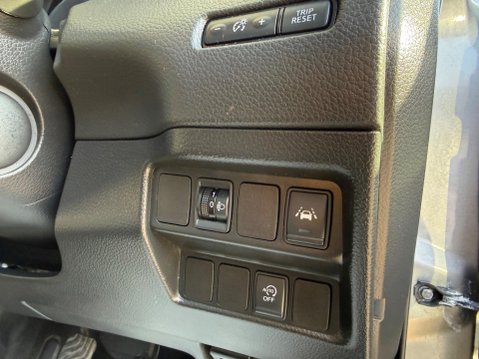 Nissan Qashqai 1.5 dCi N-Connecta Euro 6 (s/s) 5dr 27