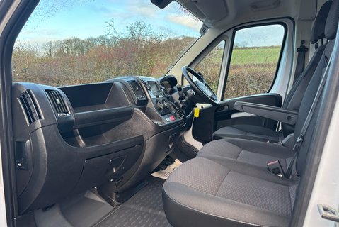 Peugeot Boxer 333 L1 H1 120 ps BlueHdi Professional - Sat Nav & Air Con 15