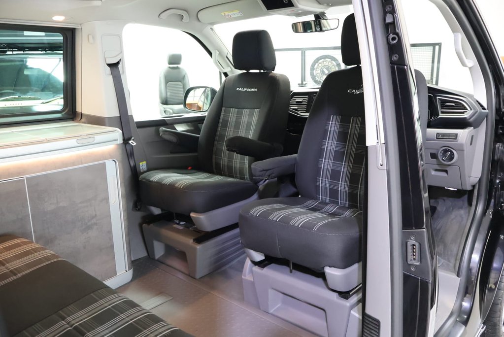 Volkswagen California OCEANI 4MOTION DSG HUGE SPEC VERY RARE  5 YEAR WARRANTY FROM NEW  4 BERTH 23