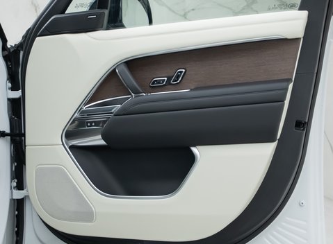 Land Rover Range Rover P440e SE 24