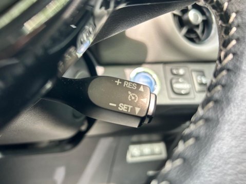Toyota Yaris VVT-I ICON TECH 27