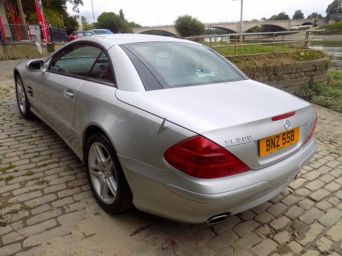 Mercedes-Benz SL Series SL500 13