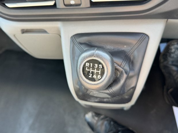 Ford Transit Custom LWB L2H1 Low Roof Limited 300 Air Con 136ps Sensors EURO 6 38