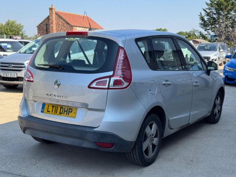 Renault Scenic 1.6 VVT Dynamique TomTom Euro 5 5dr 7