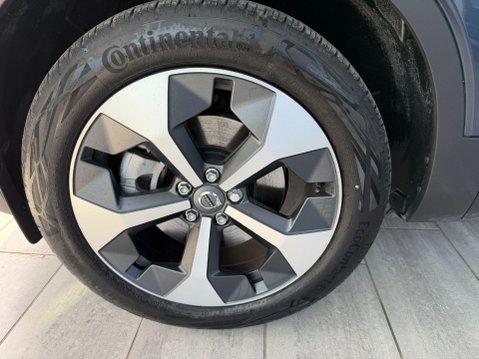Volvo XC40 2.0 B4 MHEV Plus Dark DCT Auto Euro 6 (s/s) 5dr 16
