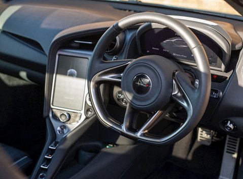 McLaren 720S Luxury 13