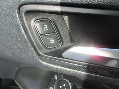 Ford Focus 1.0T EcoBoost ST-Line Euro 6 (s/s) 5dr 46