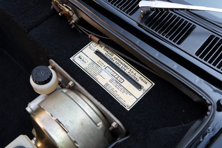 De Tomaso Pantera GT5-S 38