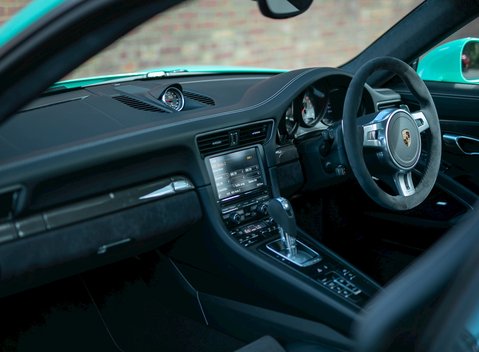 Porsche 911 (991) Carrera GTS 16