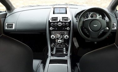 Aston Martin V8 Vantage S 4