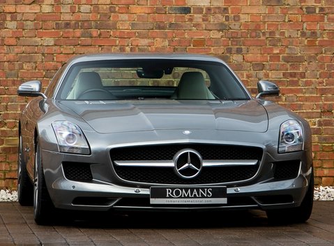 Mercedes-Benz SLS AMG 1