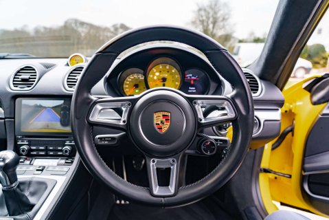 Porsche 718 Cayman GTS 11