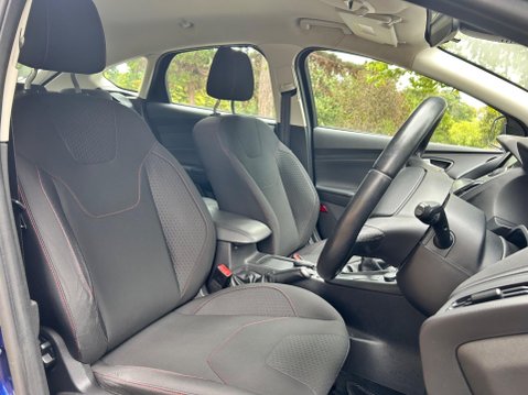 Ford Focus ZETEC S 16