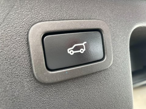 Land Rover Discovery Sport 2.0 TD4 HSE Auto 4WD Euro 6 (s/s) 5dr 34