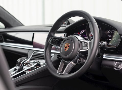 Porsche Panamera Turbo Sport Turismo 11