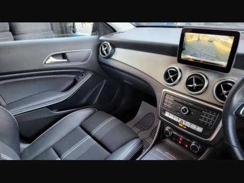 Mercedes-Benz GLA GLA 180 URBAN EDITION 13