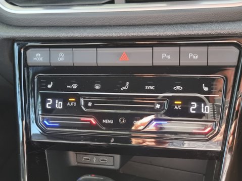 Volkswagen T-Roc R-LINE TSI DSG 33