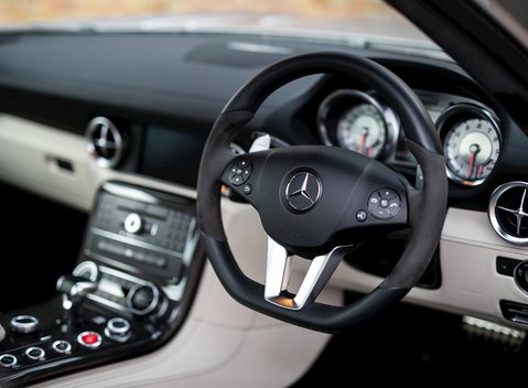 Mercedes-Benz SLS AMG 13