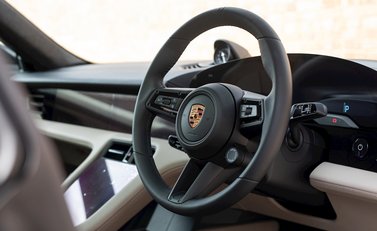 Porsche Taycan Turbo 11
