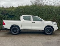 Toyota Hilux Active | 2.4 LT | Double Cab | Tow Bar | Camera | Air Con | 4