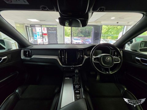 Volvo XC60 2.0 D5 PowerPulse R-Design Auto AWD Euro 6 (s/s) 5dr 32