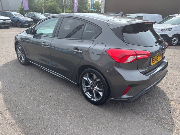 Ford Focus ST-LINE 5