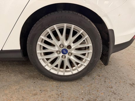 Ford Focus 1.0T EcoBoost Zetec Euro 5 (s/s) 5dr 24