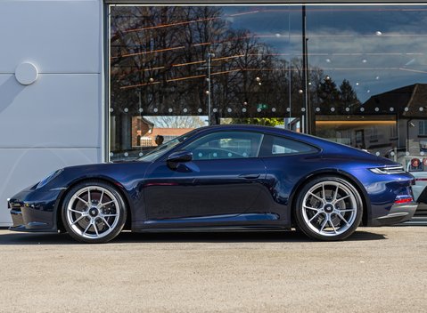Porsche 911 GT3 TOURING (992) 3
