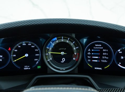 Porsche 911 GT3 Touring (992) 31