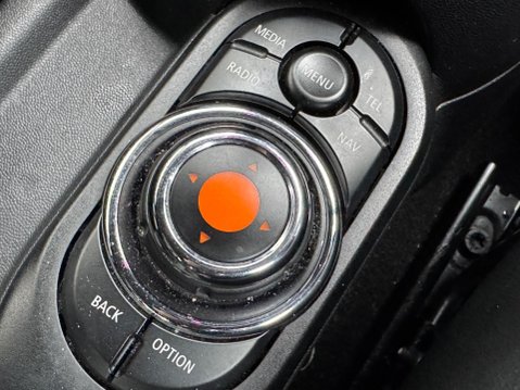 Mini Hatch 1.5 Cooper Euro 6 (s/s) 3dr 29