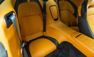 Aston Martin DB12 V8 15