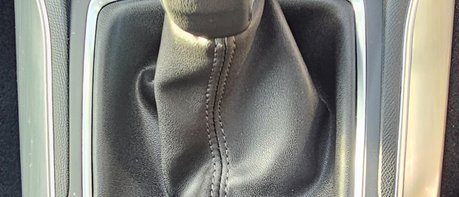 Peugeot 308 PURETECH ALLURE LAST OWNER SINCE 2017..7 SERVICES..SAT NAV.. £35 TAX.. 1