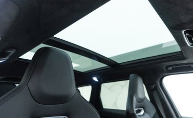 Land Rover Range Rover Sport 5.0 SVR Carbon Edition 13