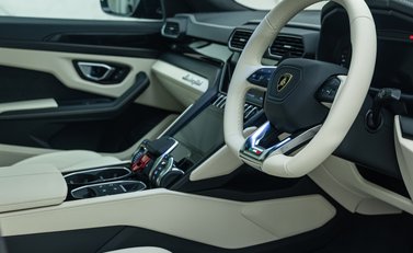 Lamborghini Urus S 13