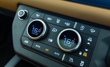 Land Rover Defender 90 V8 P525 18