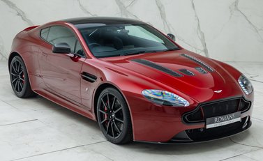 Aston Martin V12 Vantage s 11