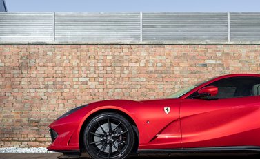 Ferrari 812 Superfast 32