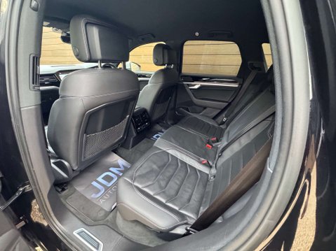 Volkswagen Touareg 3.0 Touareg V6 R-Line Tech TDI Auto 4WD 5dr 30