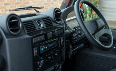 Land Rover Defender 110 Adventure Edition 17